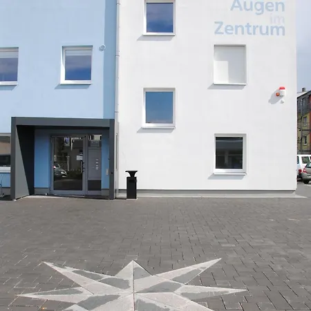 Augenblick *